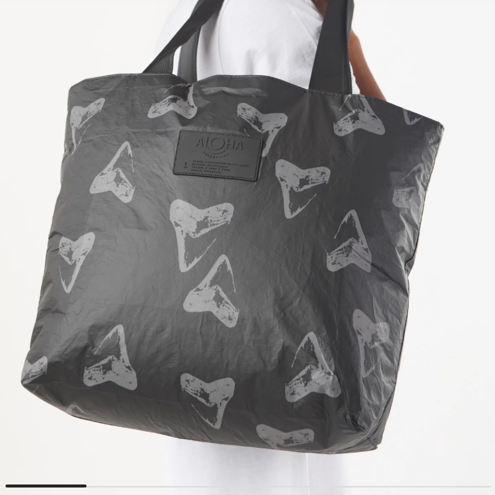 ALOHA collection shark tooth tote bag charcoal on black